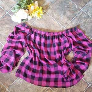 Very cute off the shoulders top💗💜